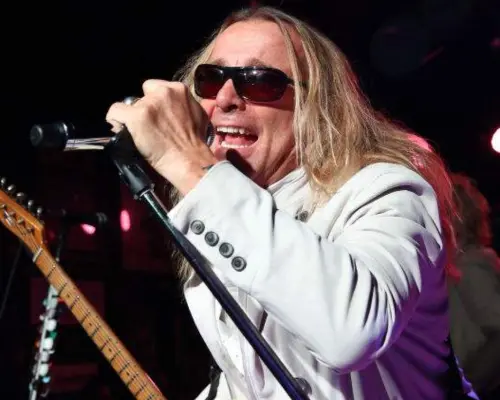 More about on Robin Zander